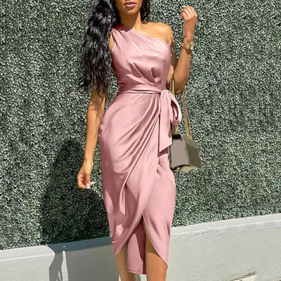 Asymetryczna sukienka maxi Rosea Silk z falbanami